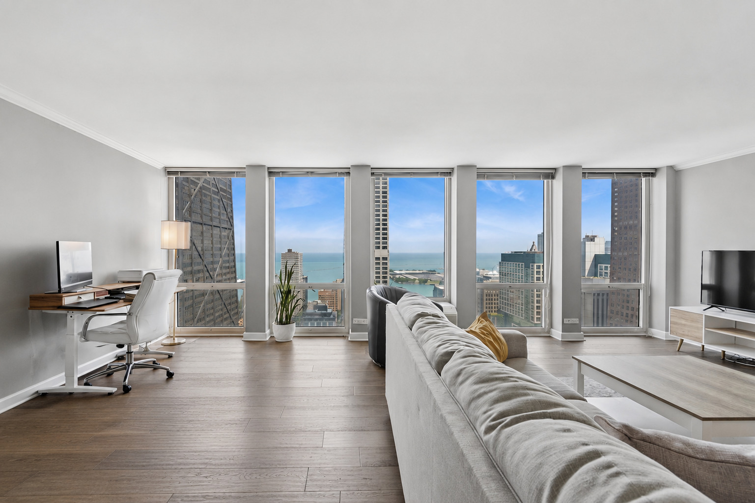 111 E Chestnut Street Unit: 47F