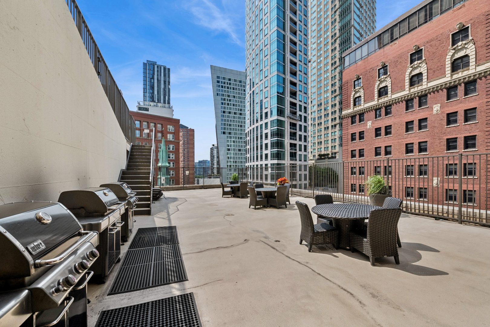 111 E Chestnut Street Unit: 47F