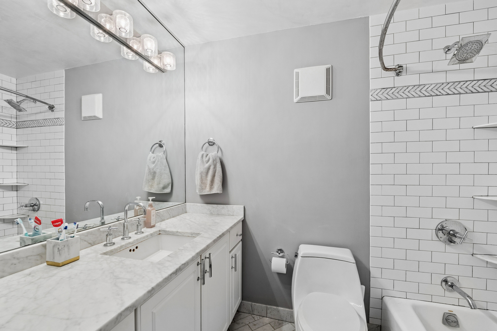 111 E Chestnut Street Unit: 47F