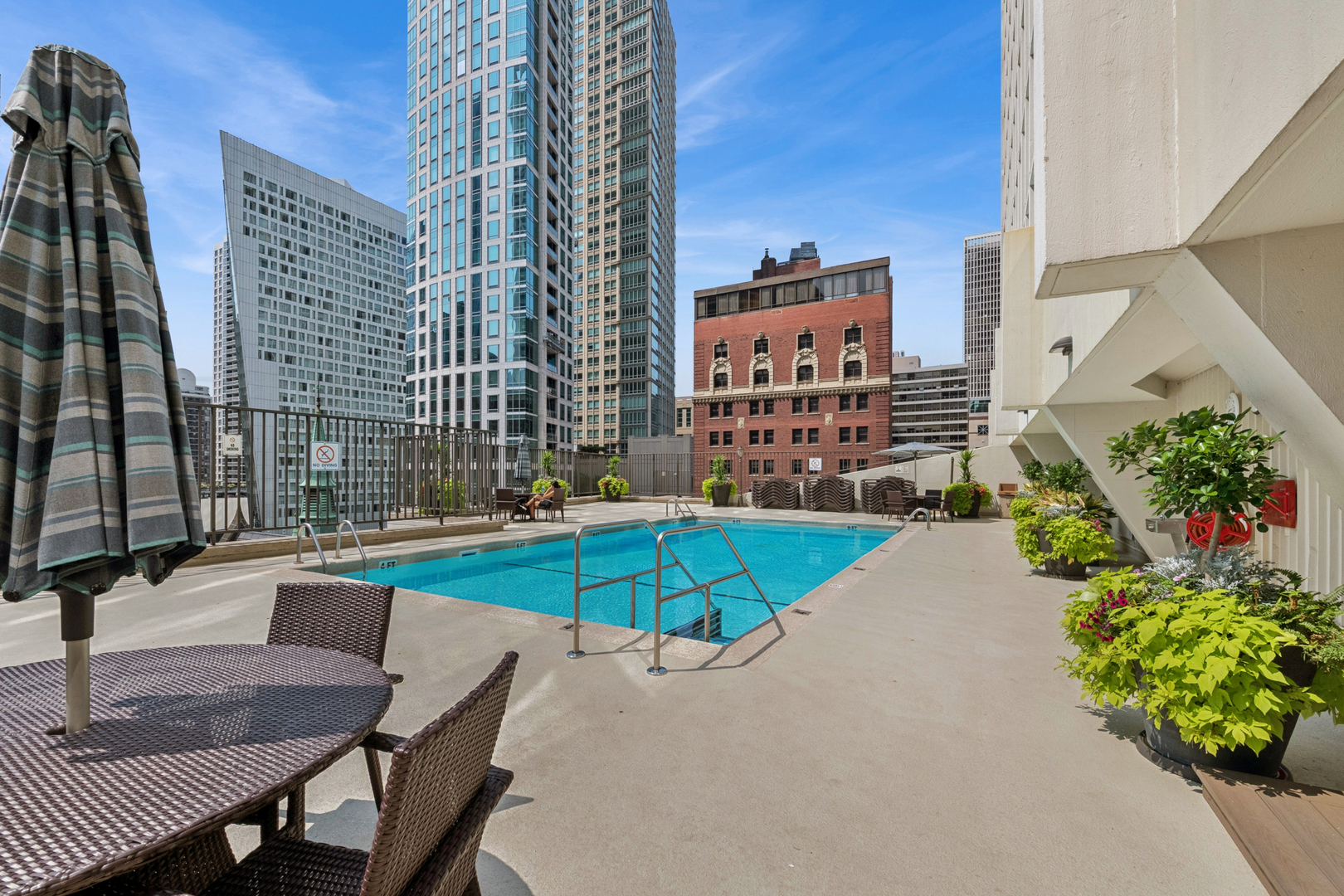 111 E Chestnut Street Unit: 47F