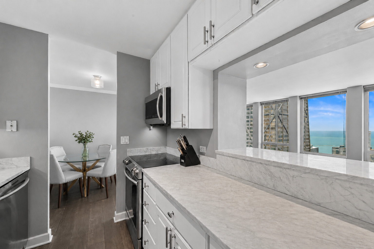 111 E Chestnut Street Unit: 47F