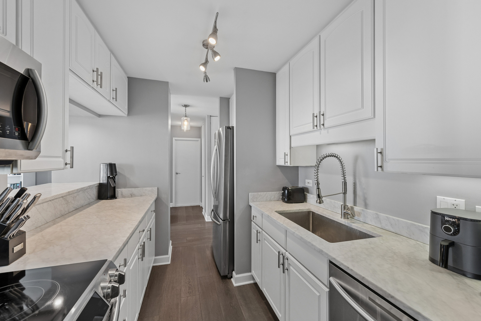 111 E Chestnut Street Unit: 47F