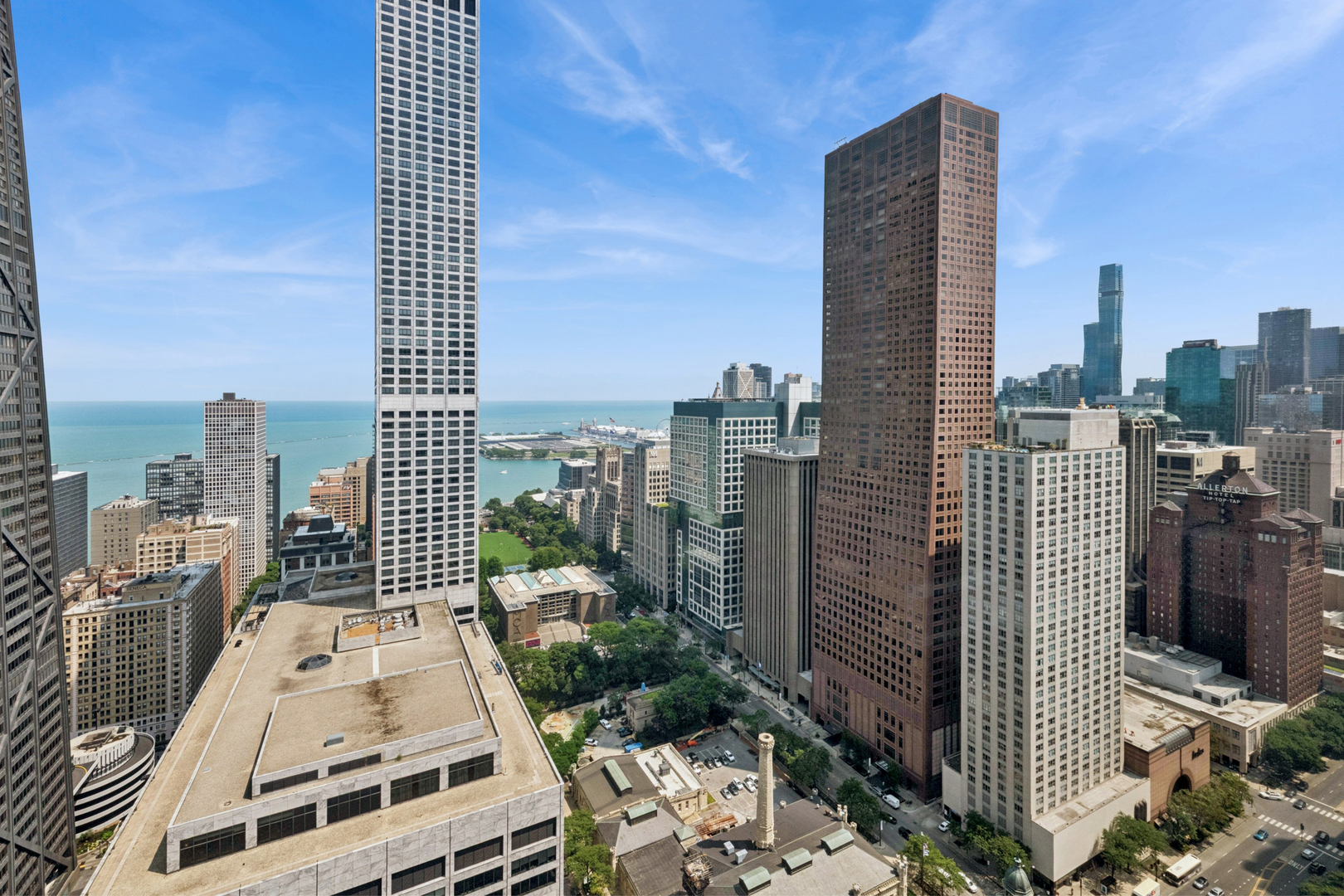 111 E Chestnut Street Unit: 47F