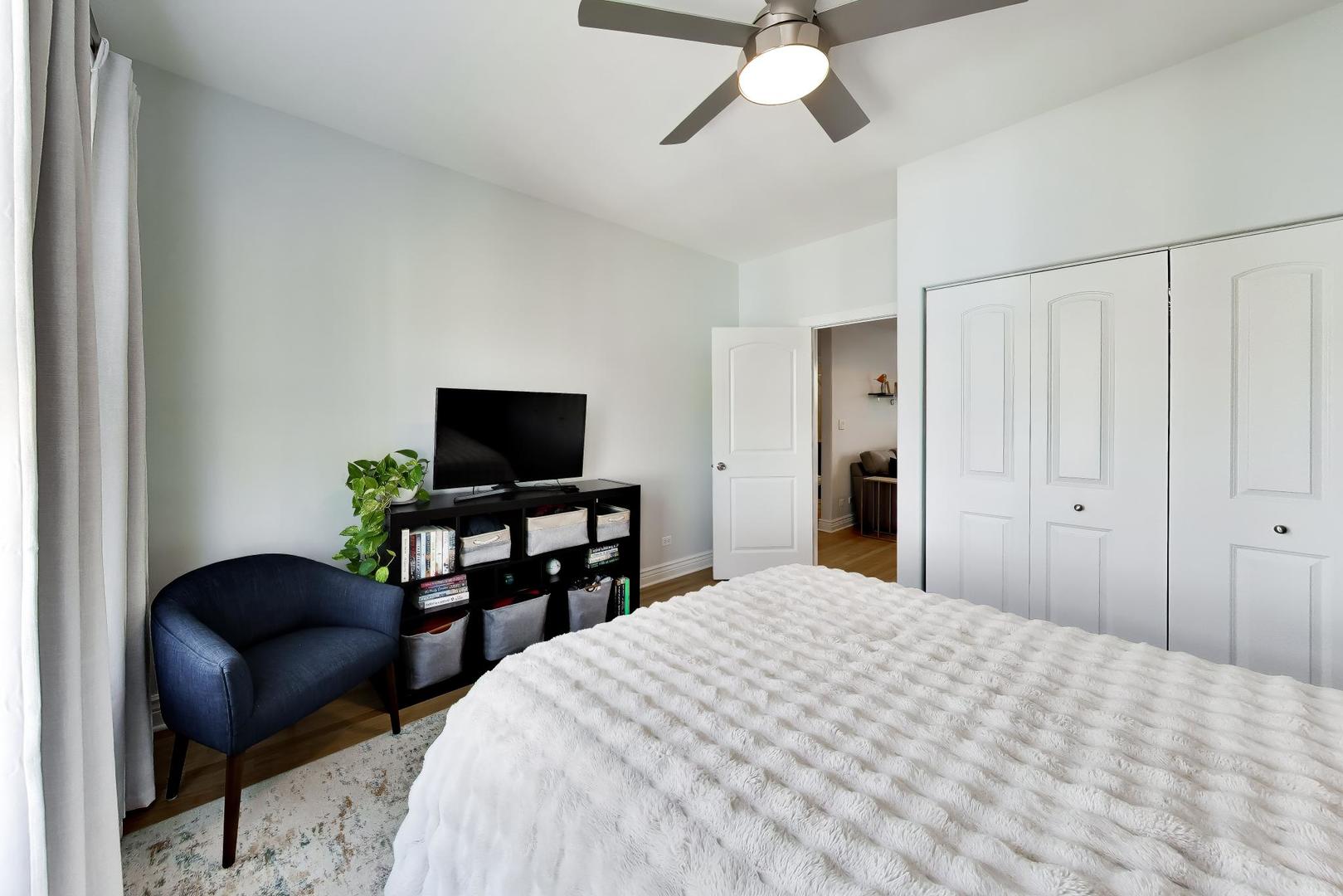 7021 N Greenview Avenue Unit: 3N