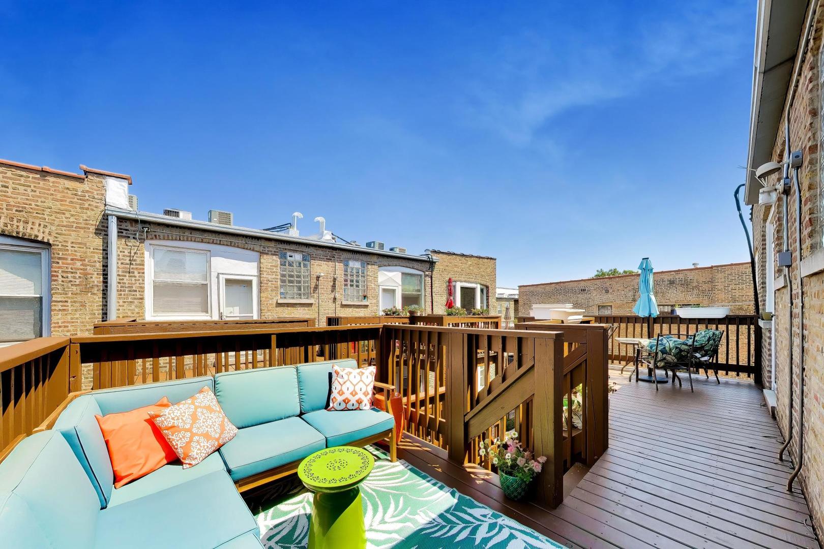 7021 N Greenview Avenue Unit: 3N