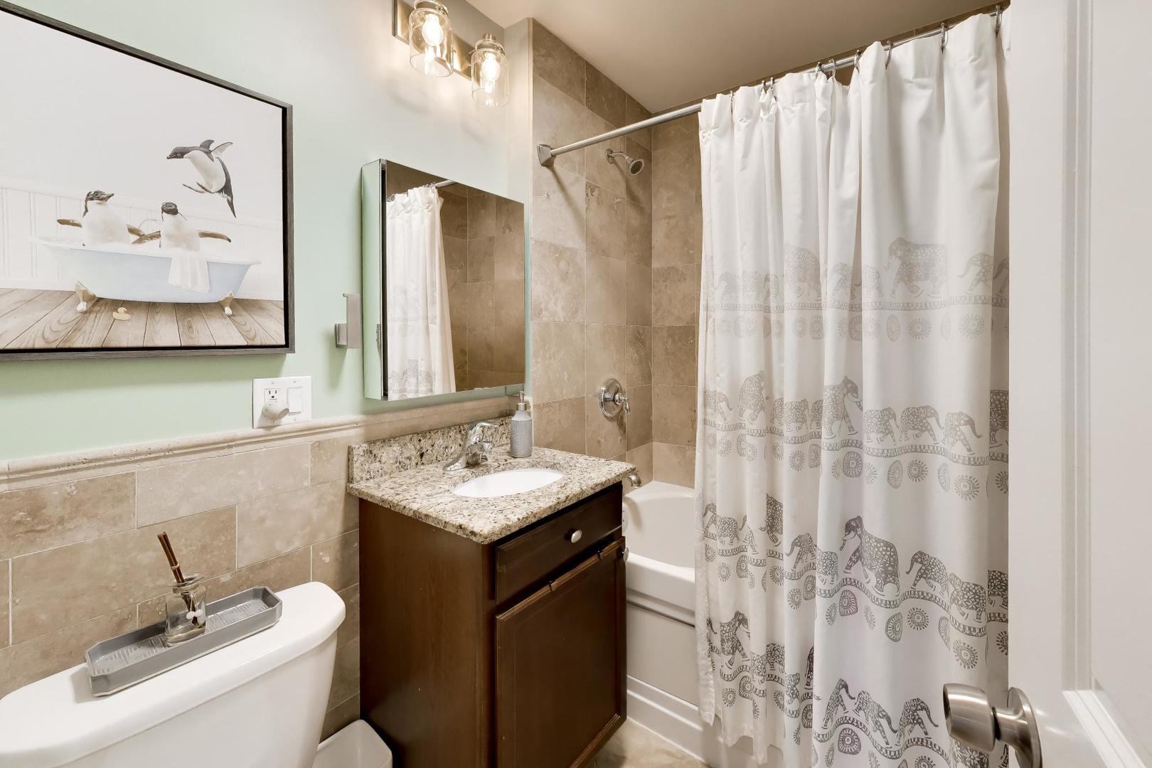 7021 N Greenview Avenue Unit: 3N