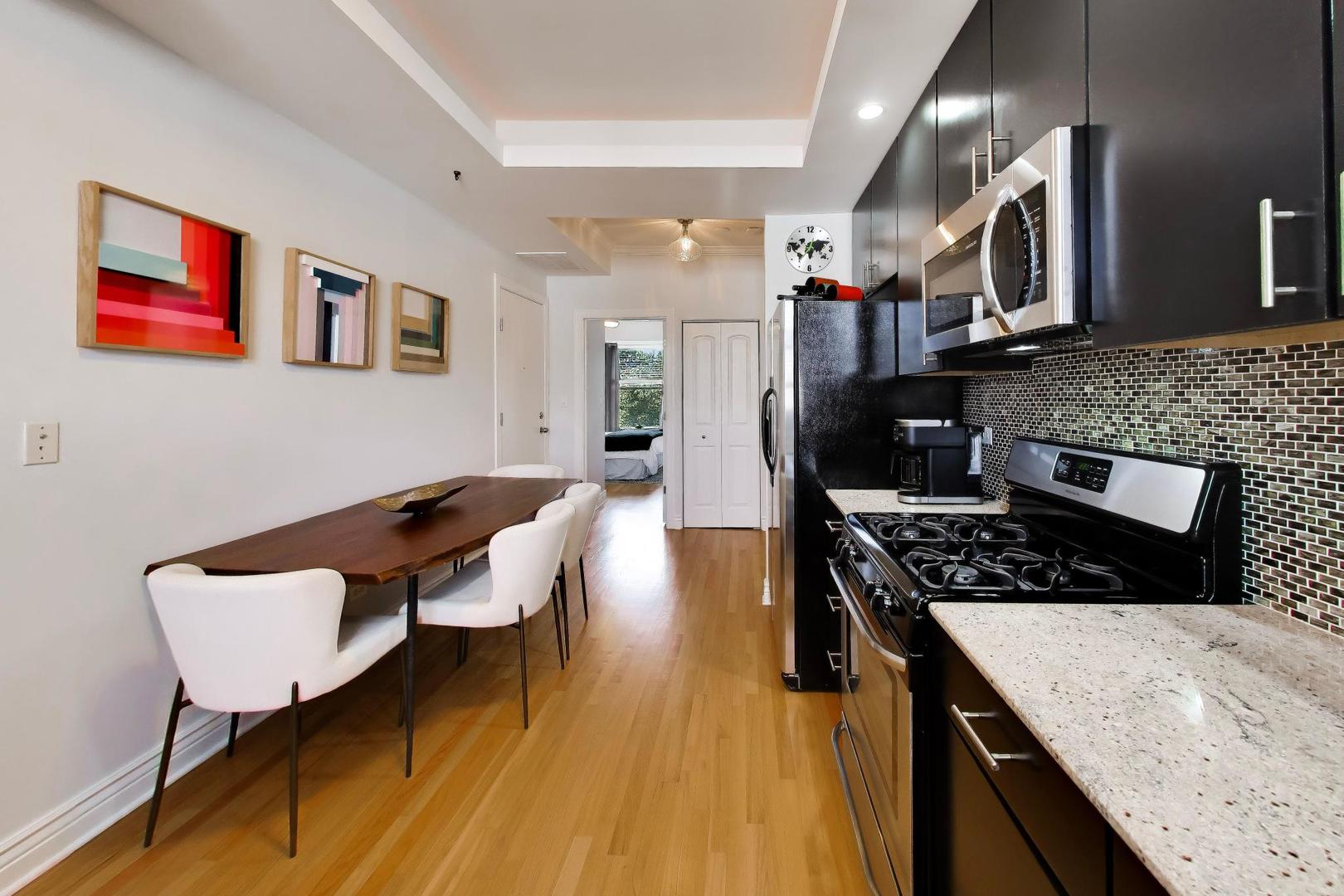 7021 N Greenview Avenue Unit: 3N