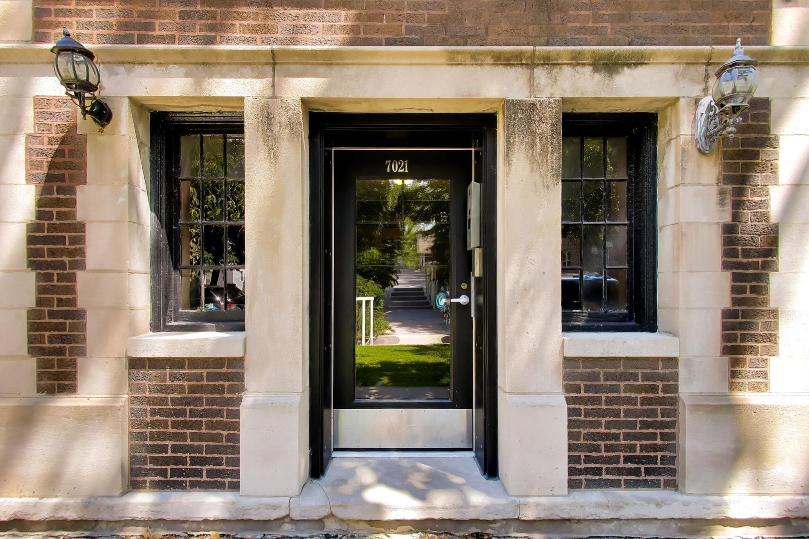 7021 N Greenview Avenue Unit: 3N