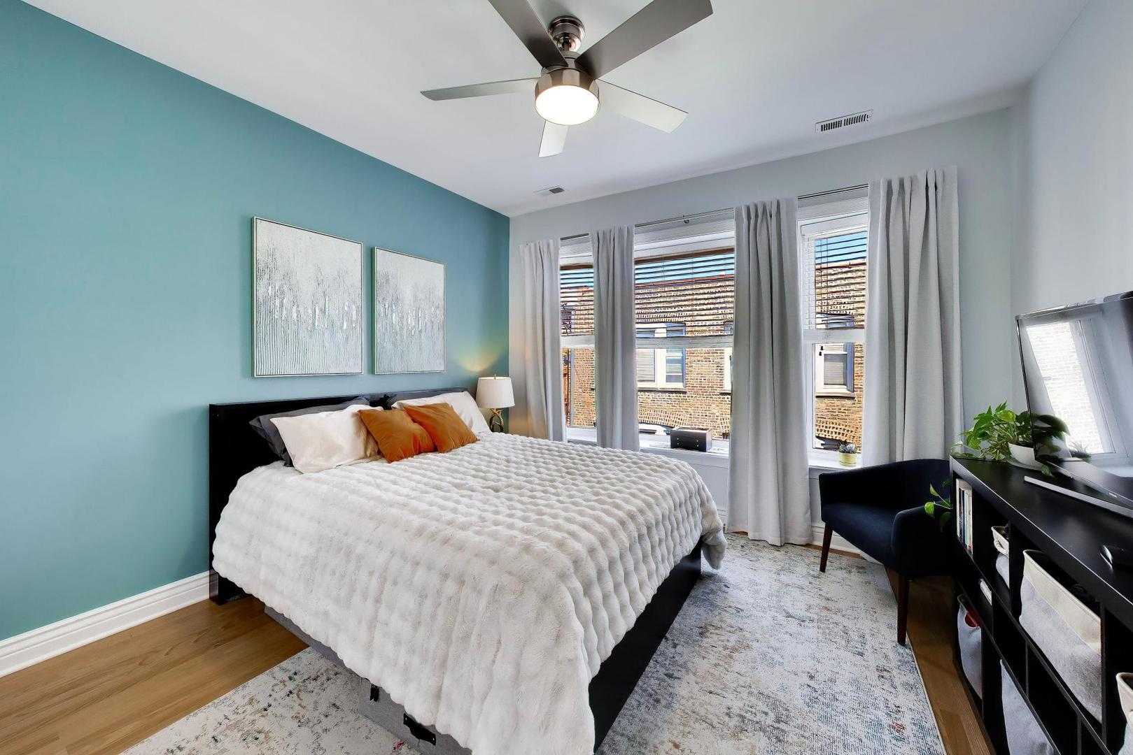 7021 N Greenview Avenue Unit: 3N