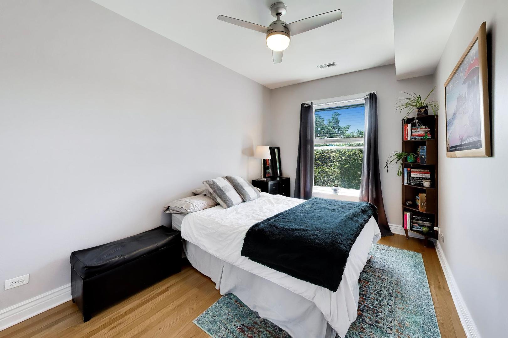 7021 N Greenview Avenue Unit: 3N