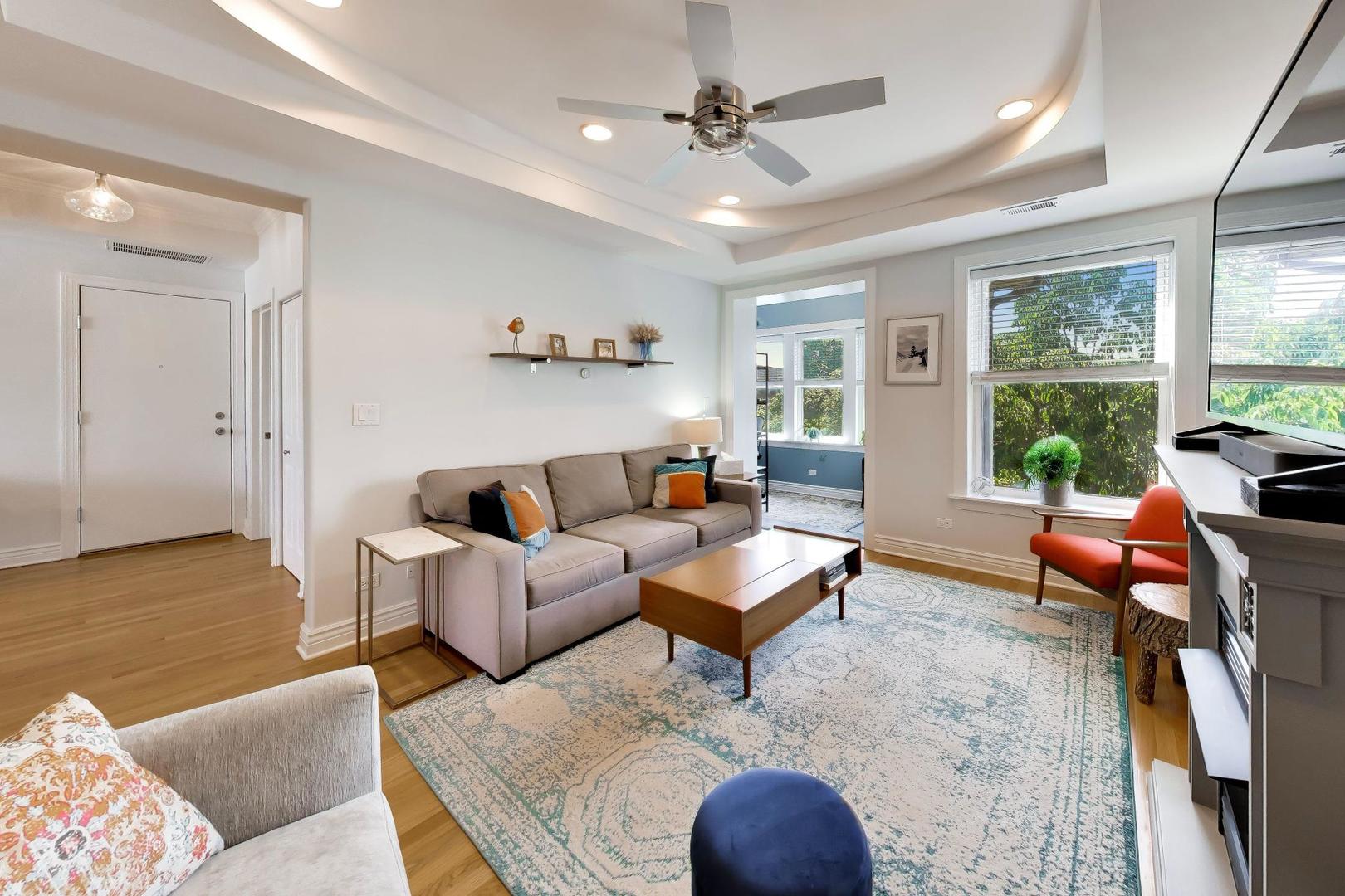 7021 N Greenview Avenue Unit: 3N
