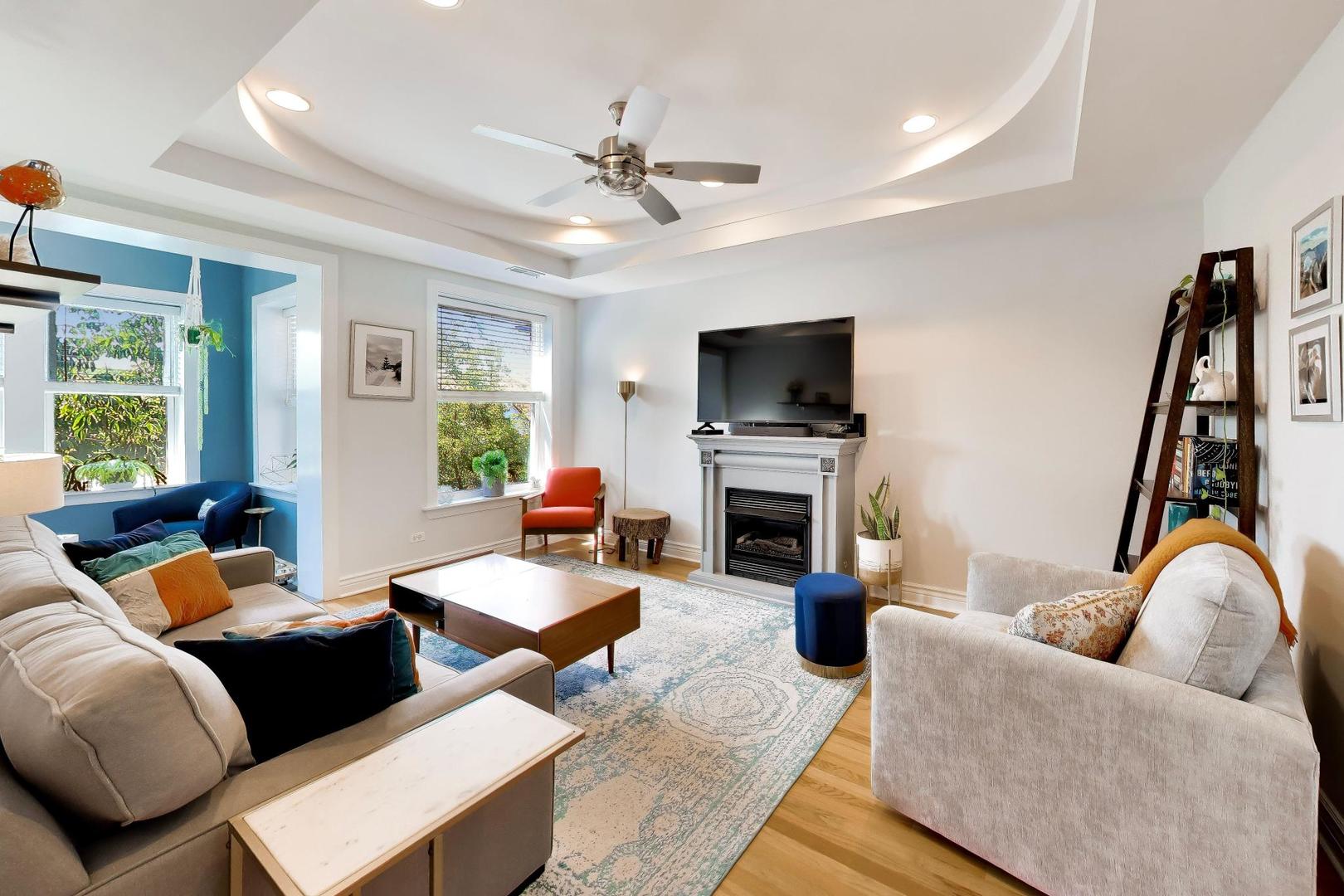 7021 N Greenview Avenue Unit: 3N