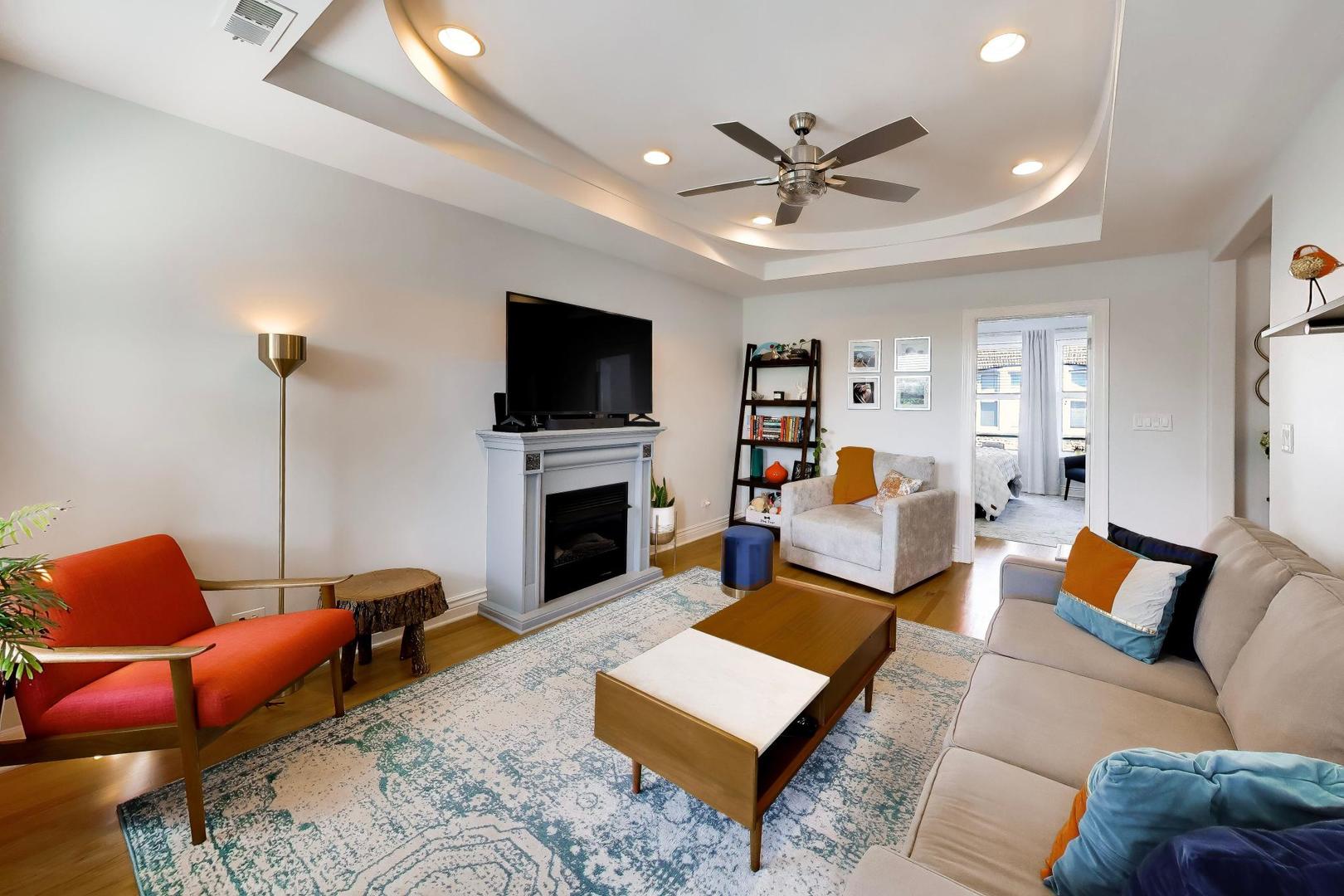 7021 N Greenview Avenue Unit: 3N
