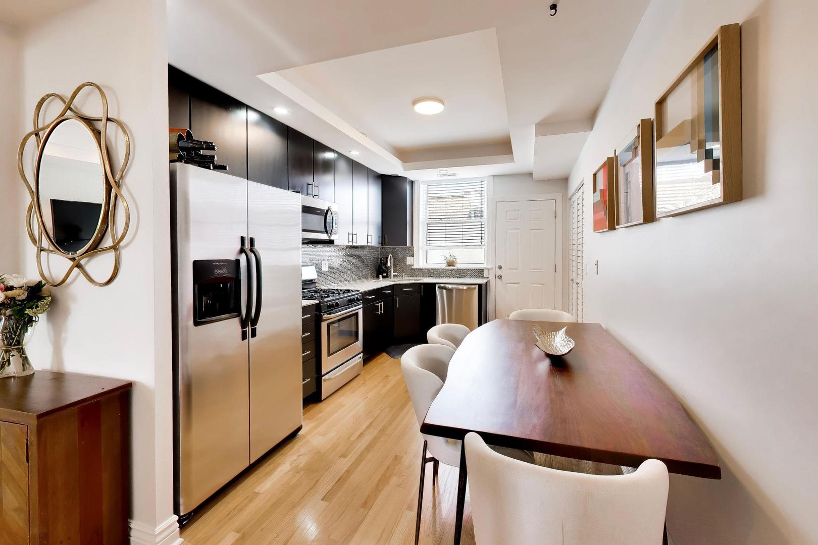 7021 N Greenview Avenue Unit: 3N