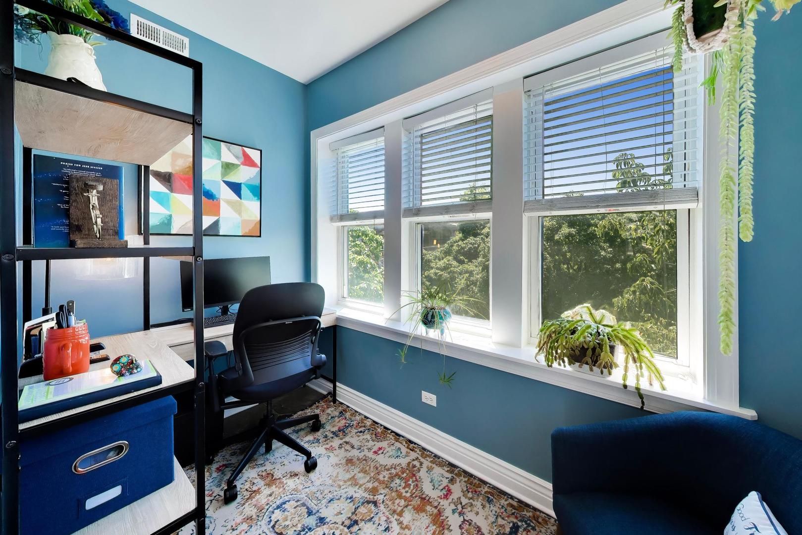 7021 N Greenview Avenue Unit: 3N