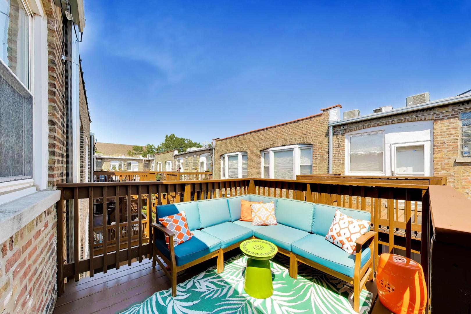 7021 N Greenview Avenue Unit: 3N