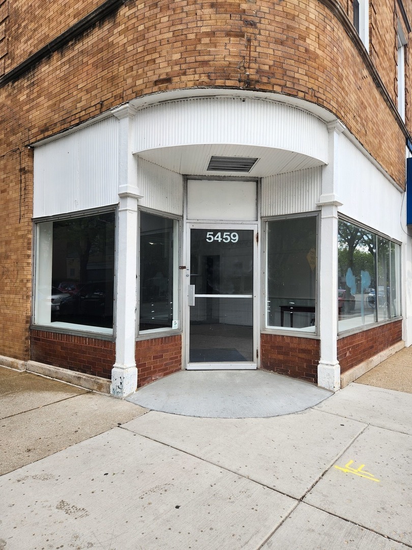 5459 N Broadway Street