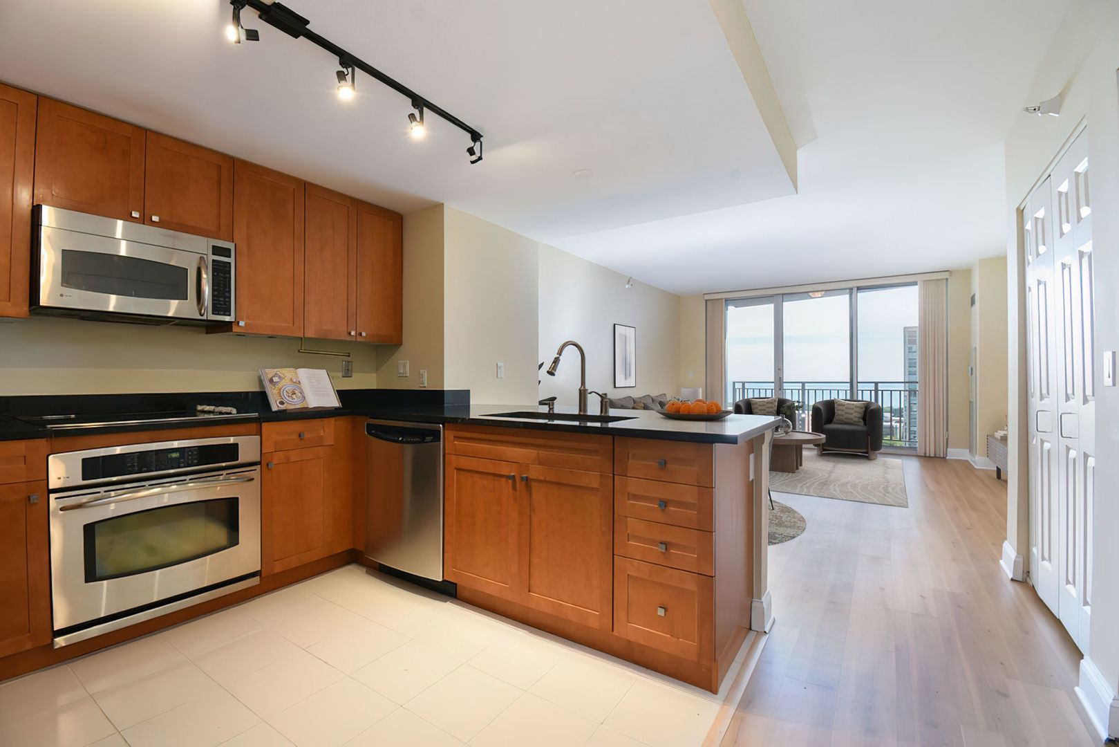 807 DAVIS Street Unit: 1610