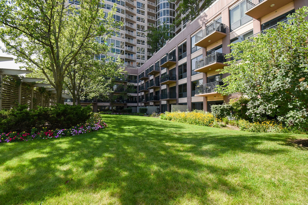 807 DAVIS Street Unit: 1610