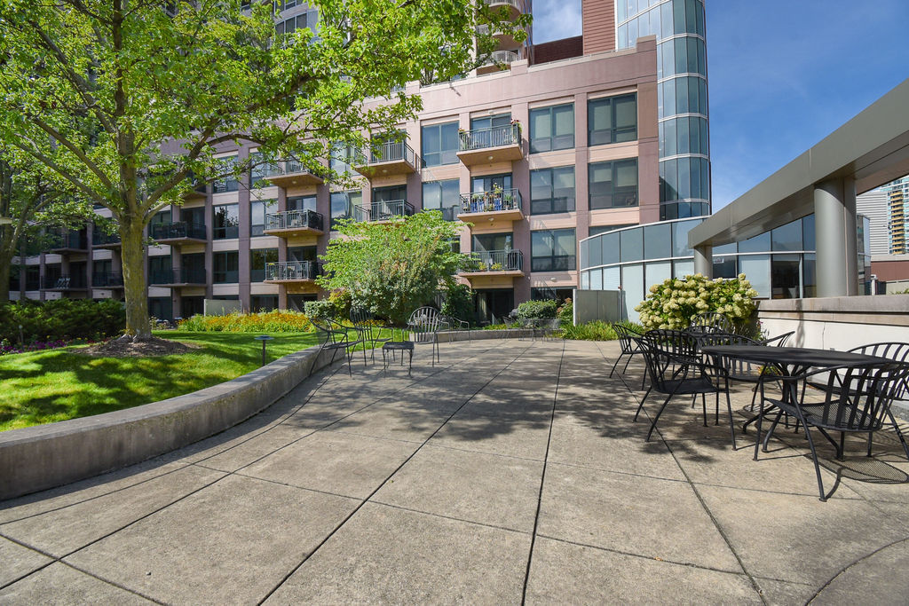 807 DAVIS Street Unit: 1610