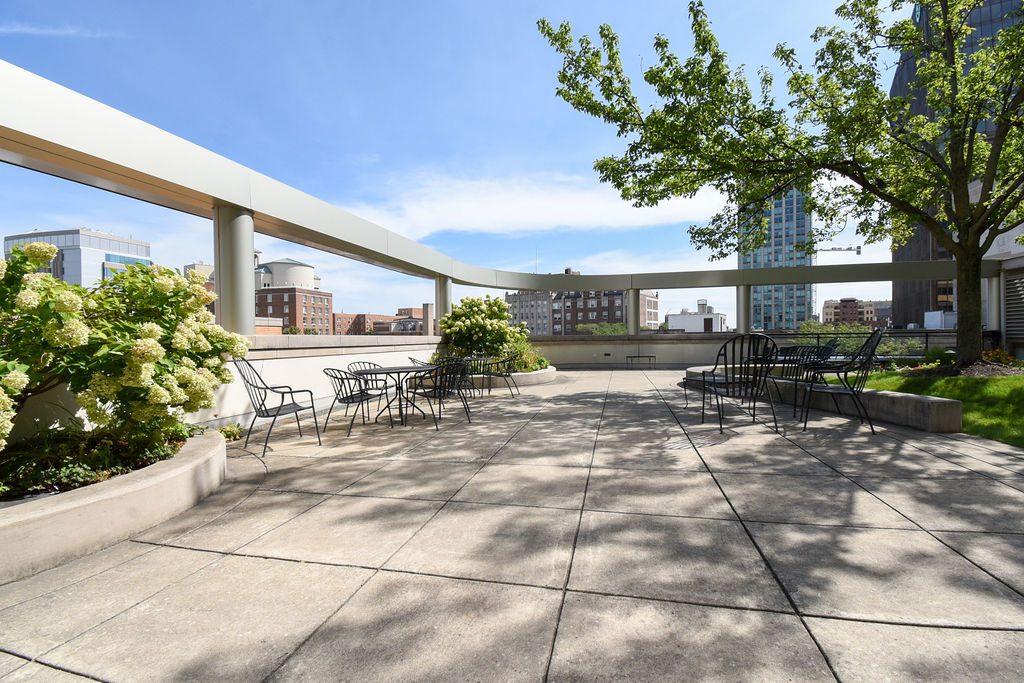 807 DAVIS Street Unit: 1610