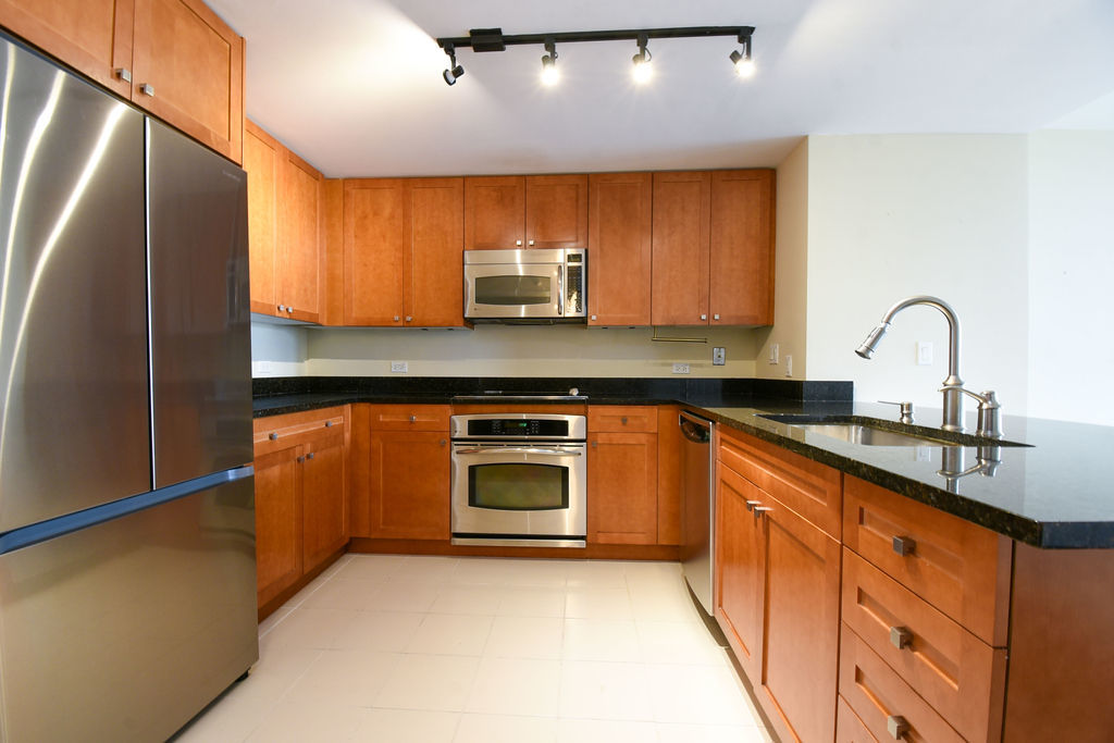 807 DAVIS Street Unit: 1610