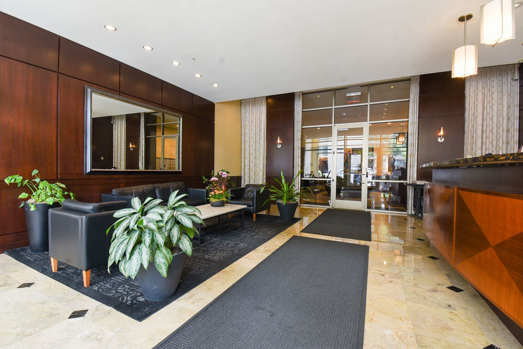 807 DAVIS Street Unit: 1610
