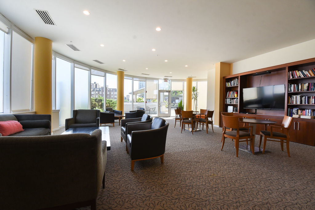 807 DAVIS Street Unit: 1610