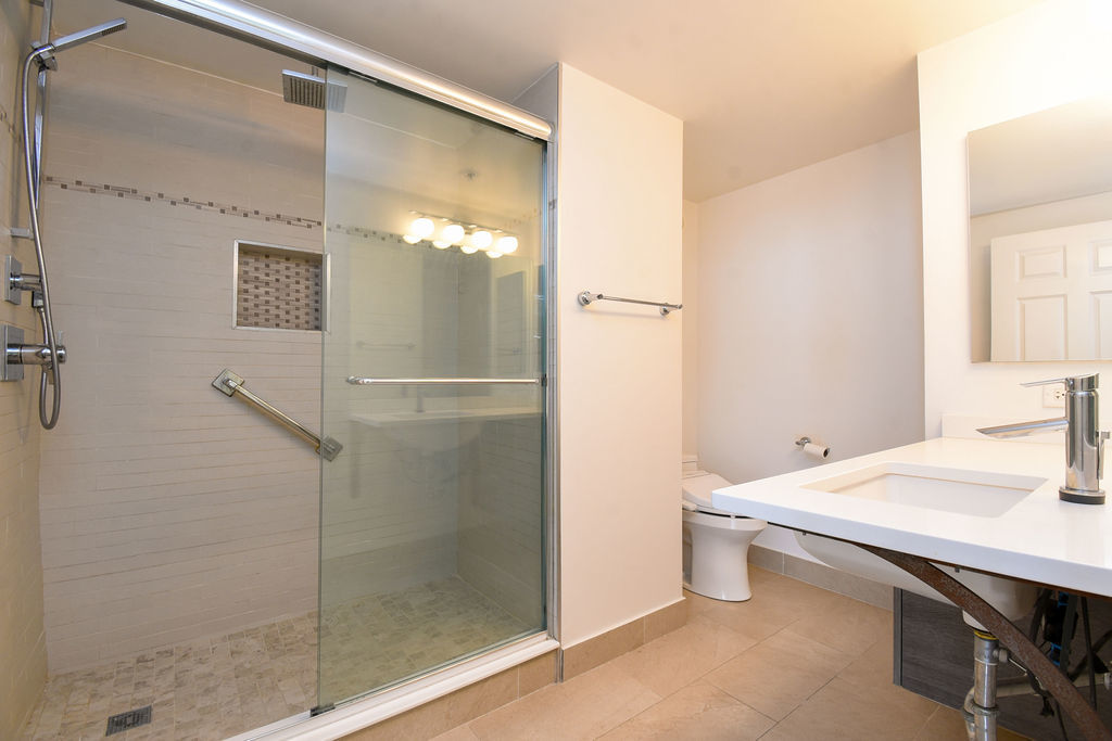 807 DAVIS Street Unit: 1610