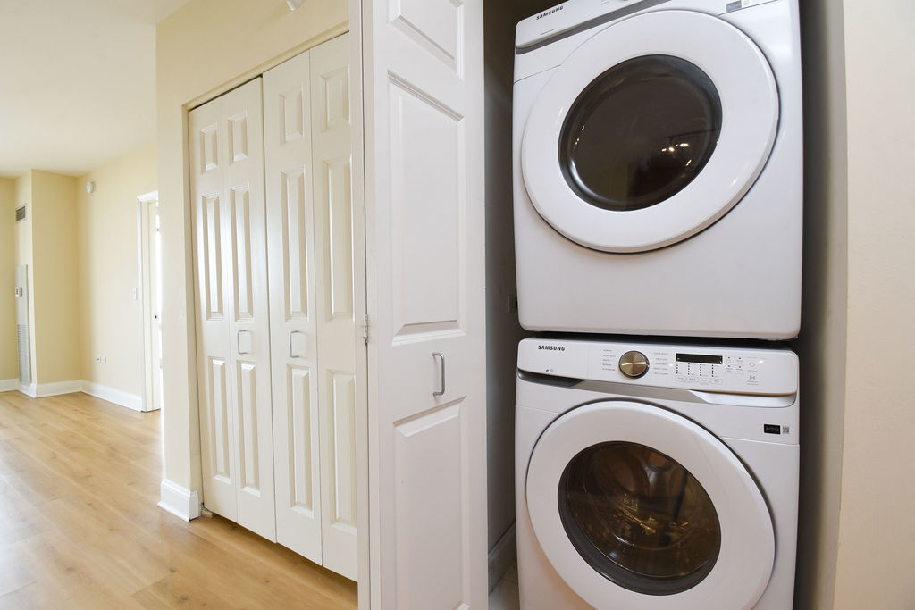 807 DAVIS Street Unit: 1610