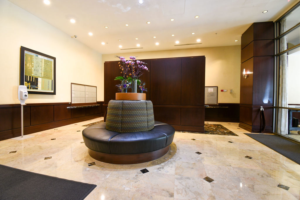 807 DAVIS Street Unit: 1610