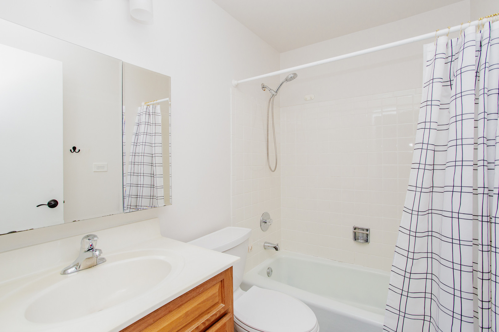 701 W Central Road Unit: B4
