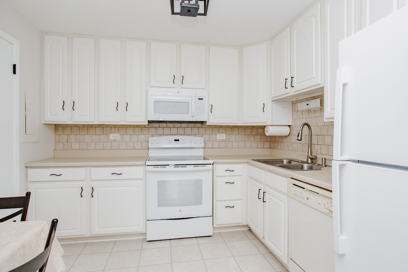 701 W Central Road Unit: B4