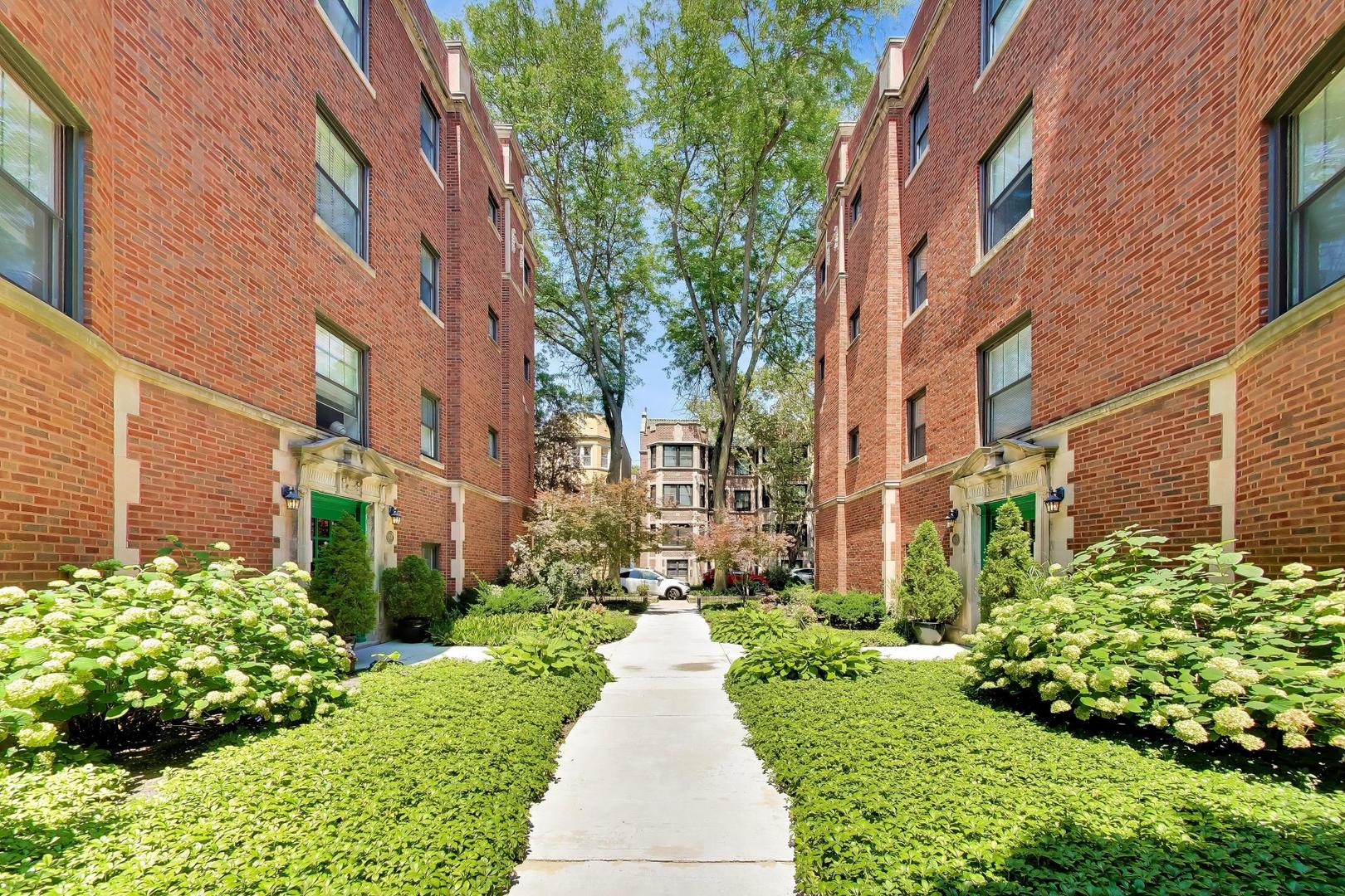 1427 W Elmdale Avenue Unit: 2B