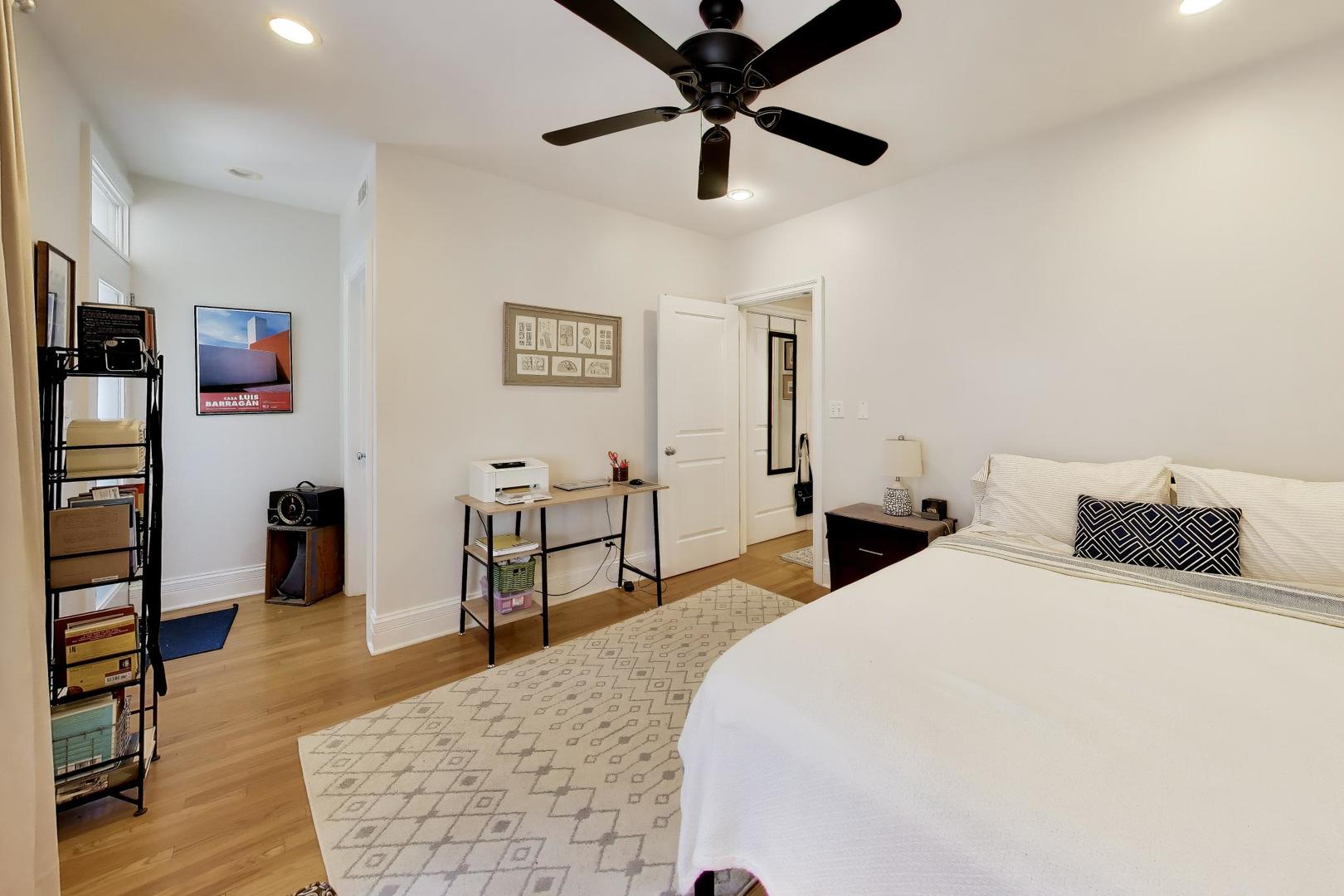 1427 W Elmdale Avenue Unit: 2B