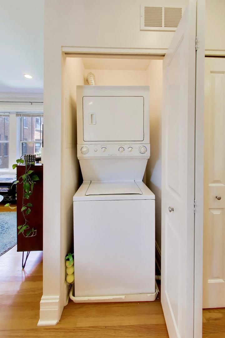 1427 W Elmdale Avenue Unit: 2B