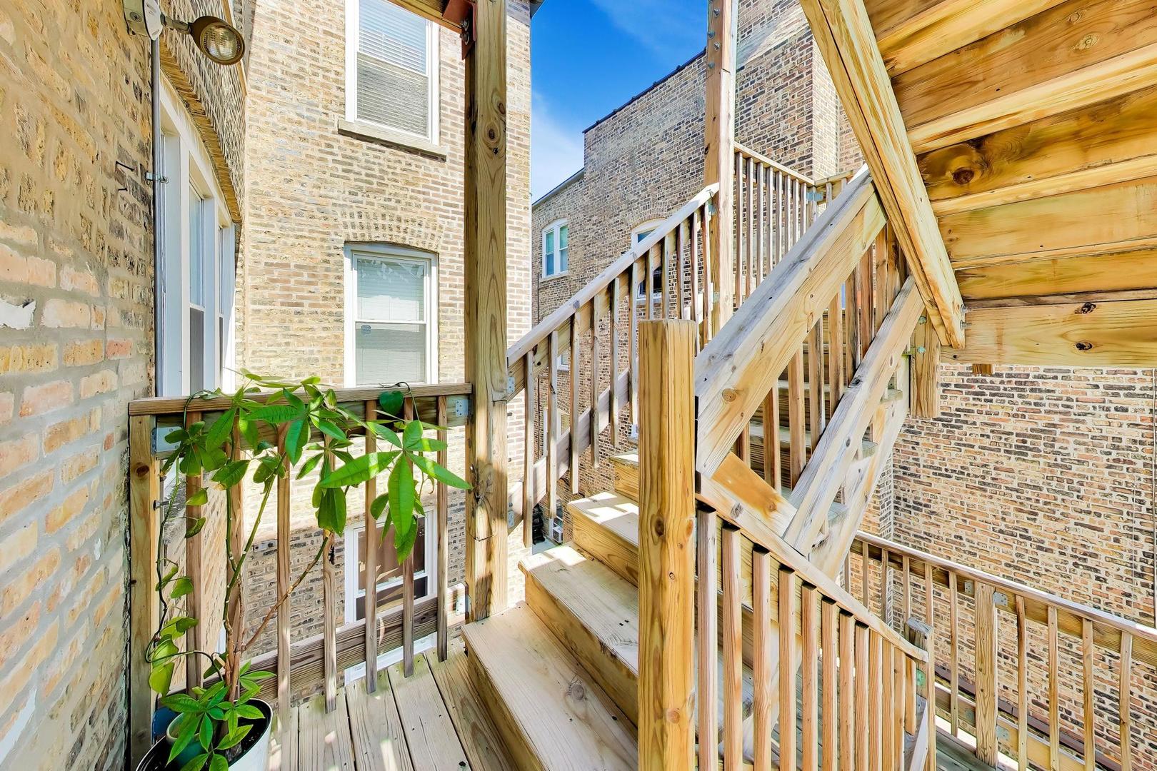 1427 W Elmdale Avenue Unit: 2B