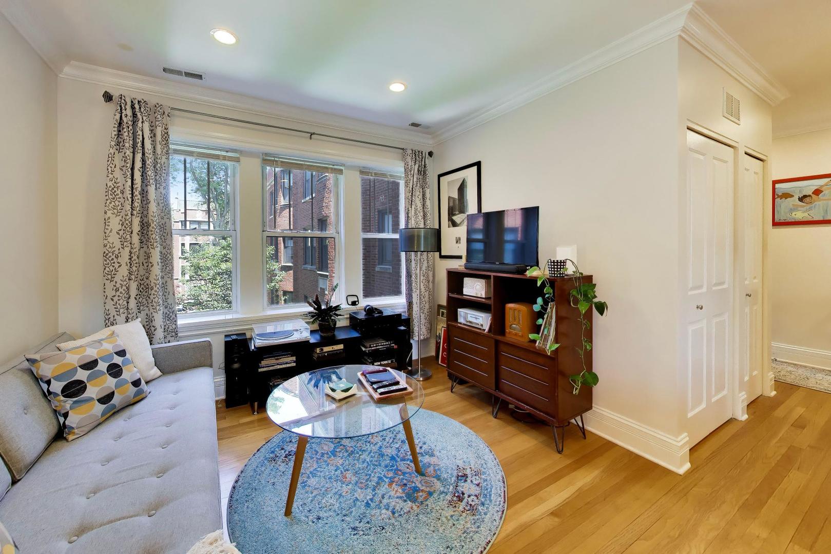 1427 W Elmdale Avenue Unit: 2B