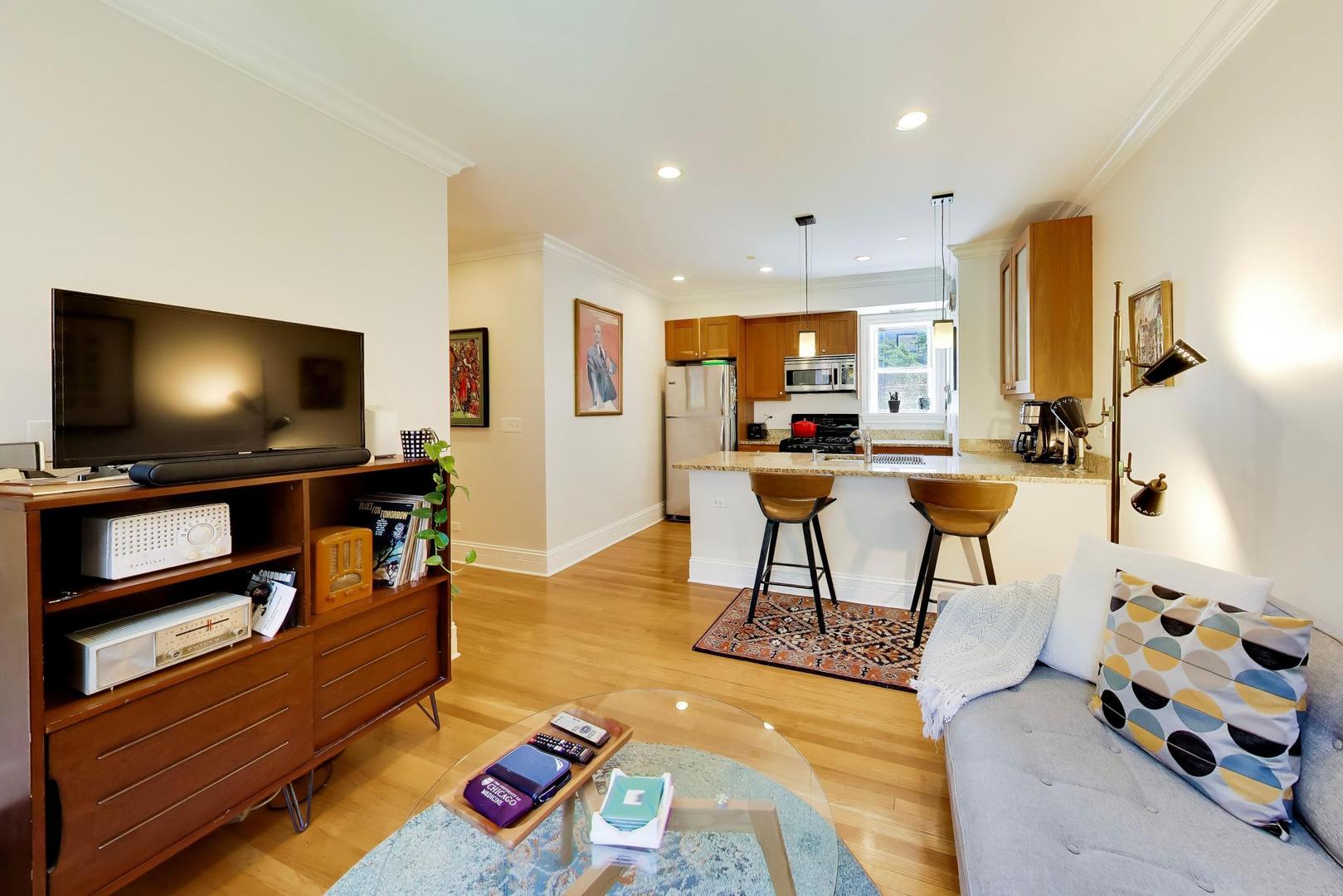 1427 W Elmdale Avenue Unit: 2B