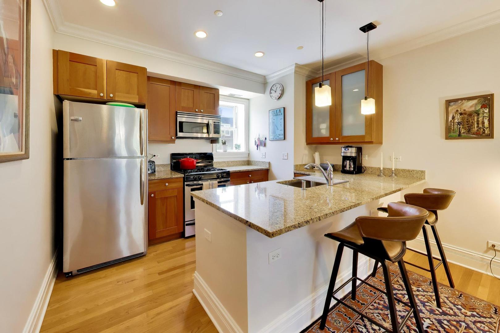 1427 W Elmdale Avenue Unit: 2B