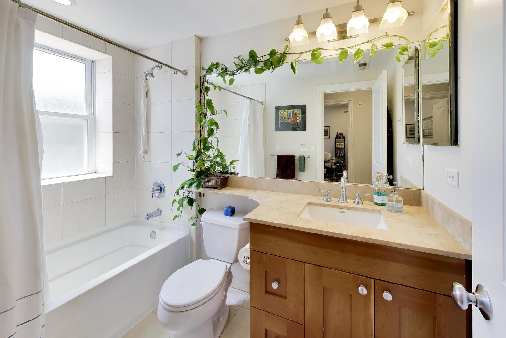 1427 W Elmdale Avenue Unit: 2B