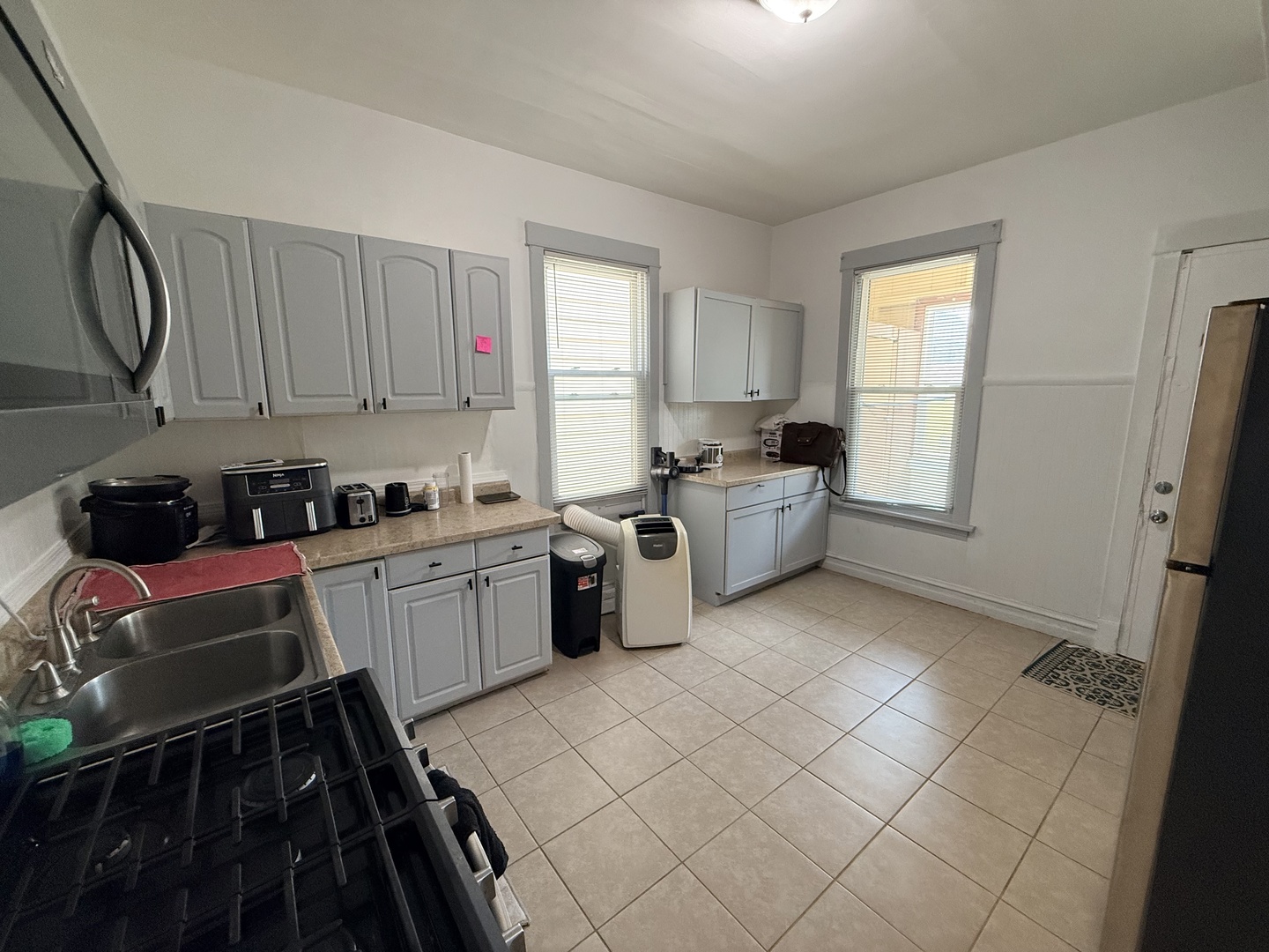 2943 N Allen Avenue Unit: 1