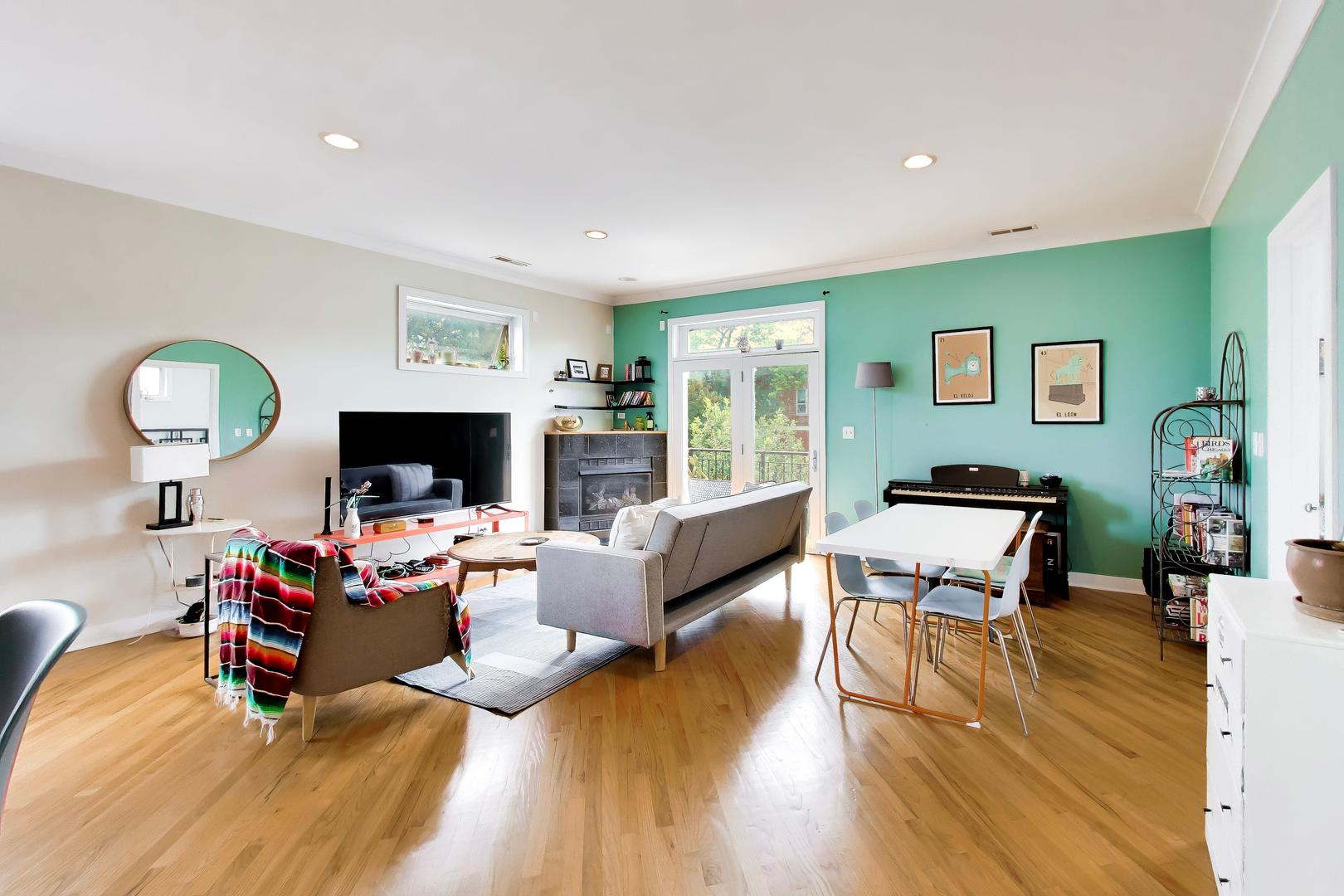 3752 W Leland Avenue Unit: 3S