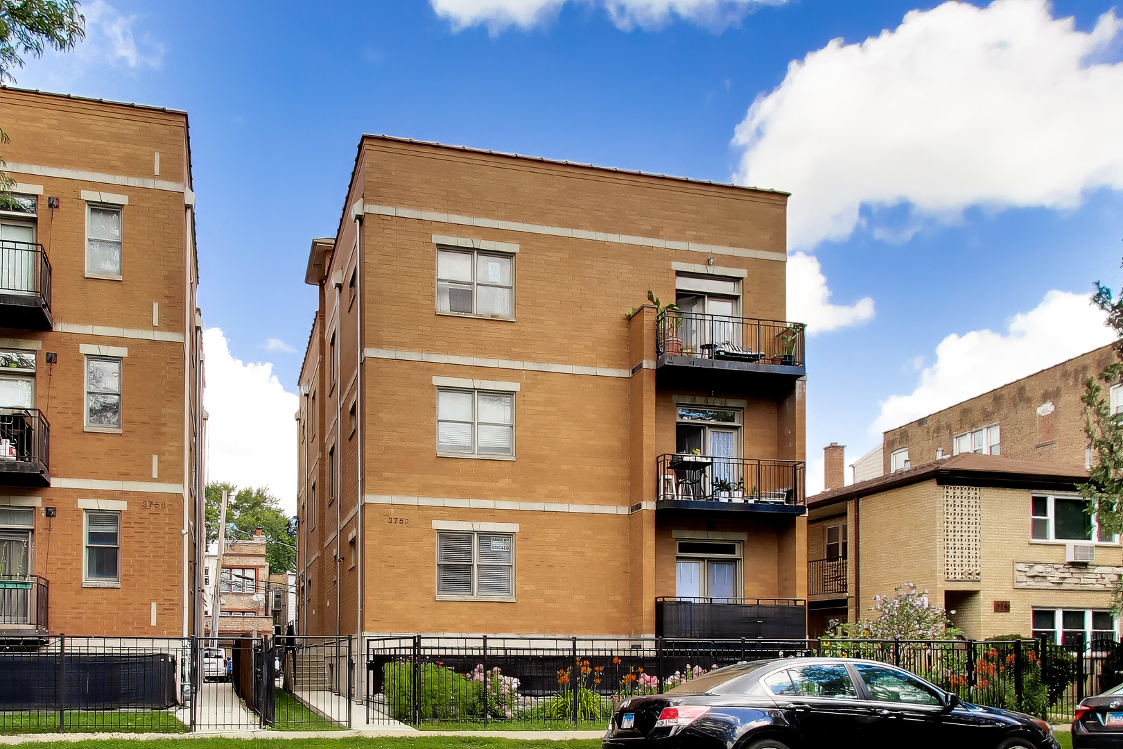 3752 W Leland Avenue Unit: 3S