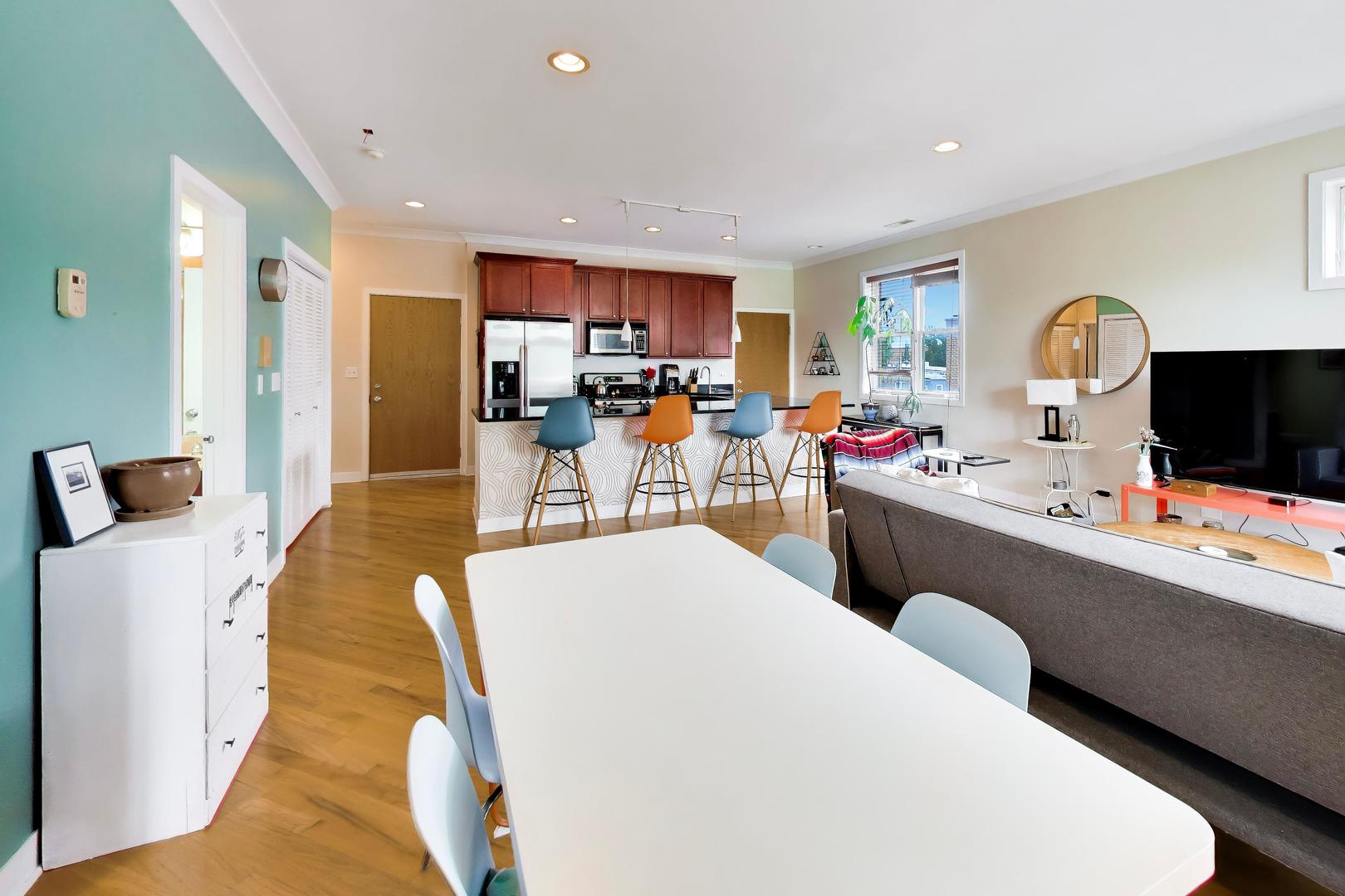 3752 W Leland Avenue Unit: 3S