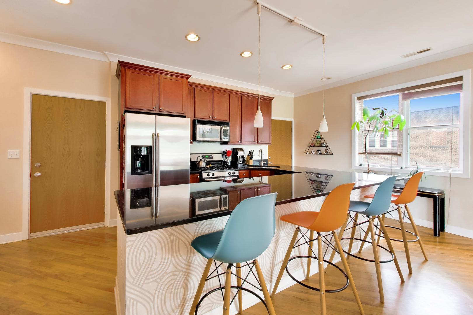 3752 W Leland Avenue Unit: 3S