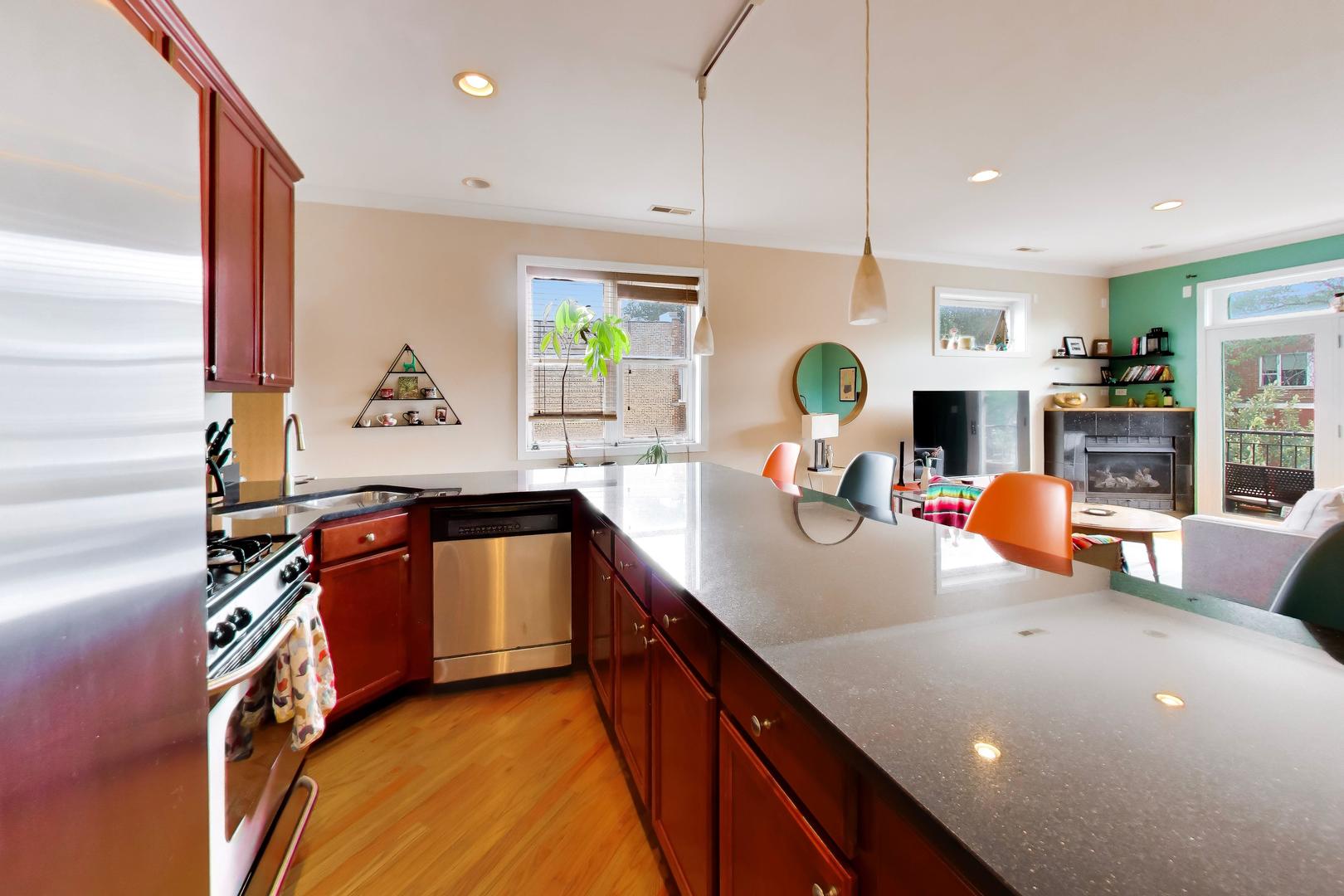 3752 W Leland Avenue Unit: 3S