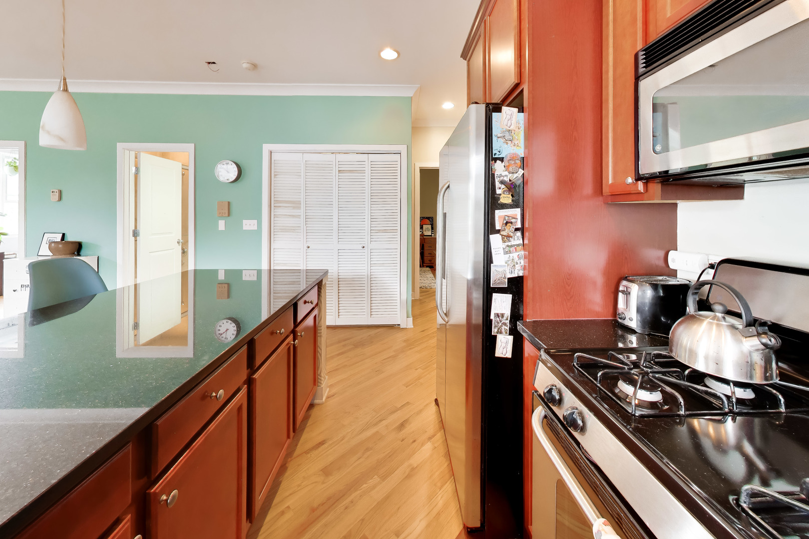 3752 W Leland Avenue Unit: 3S