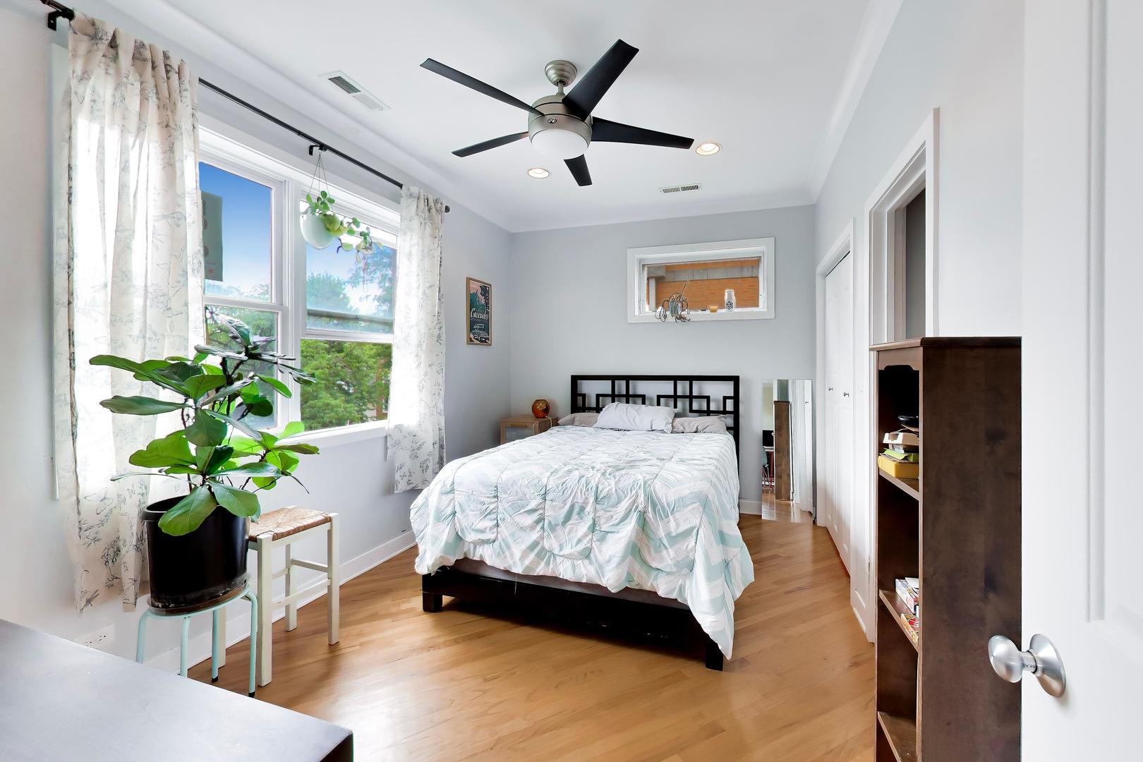 3752 W Leland Avenue Unit: 3S