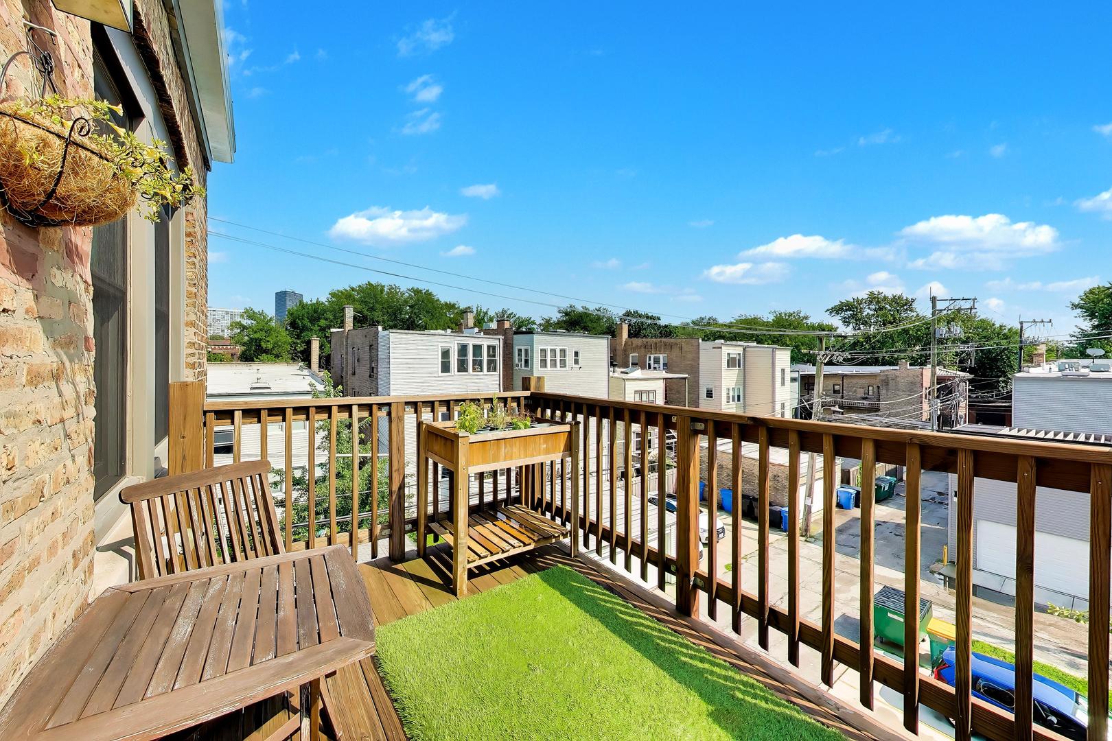 1415 W Rascher Avenue Unit: 302